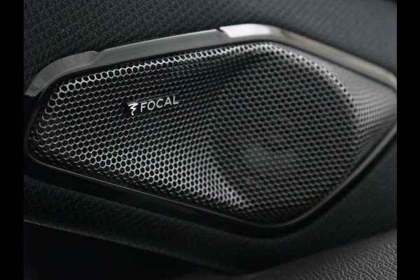 Peugeot 308 1.6 PHEV 225 GT | Panoramadak | Stoelverwarming | 360 Camera | Focal Sound | Adaptive cruise | Matrix LED | Keyless | Carplay | Navigatie | Leder/Alcantara | Dodehoek detectie | Plug In