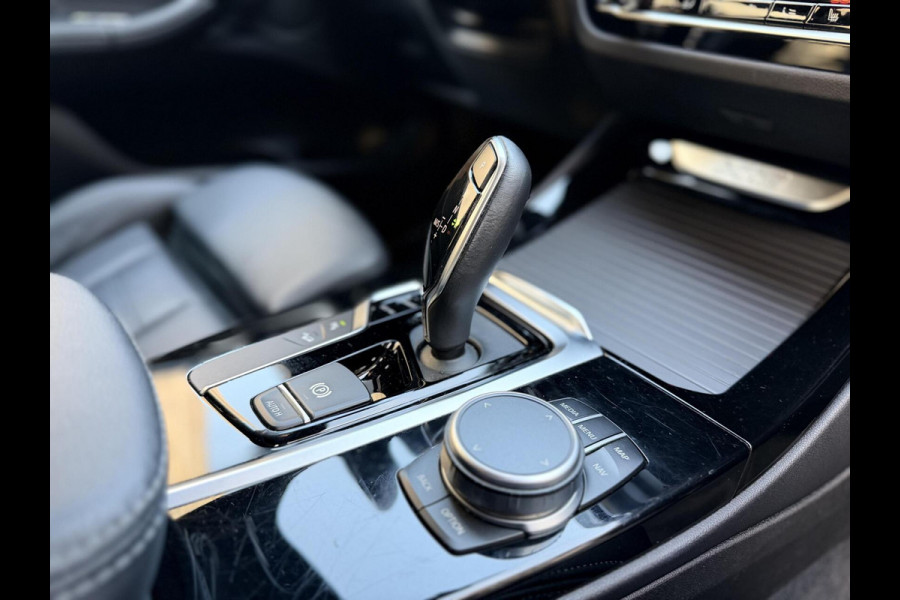 BMW X3 xDrive20i High Executive M-sport | Leren bekleding | Head-up display | Stoelverwarming | Cruise & climate control | Dodehoek en