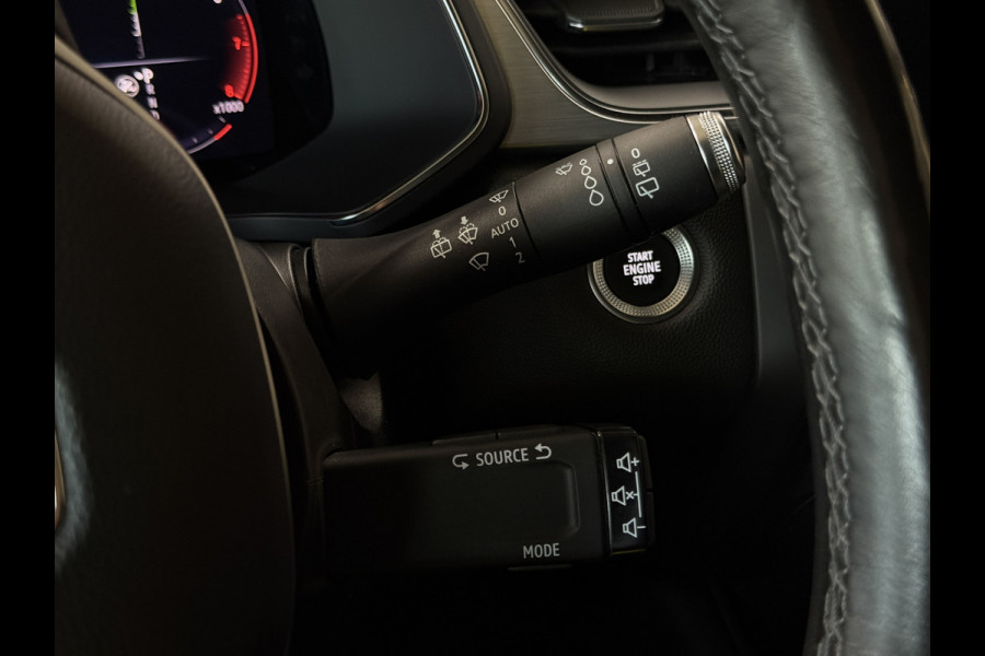 Renault Captur 1.3 TCe AUT 140 Edition ONE Groot Navi | Bose | 18"| Stuur & stoelverwarming | Camera | Volledig dealer onderhouden!