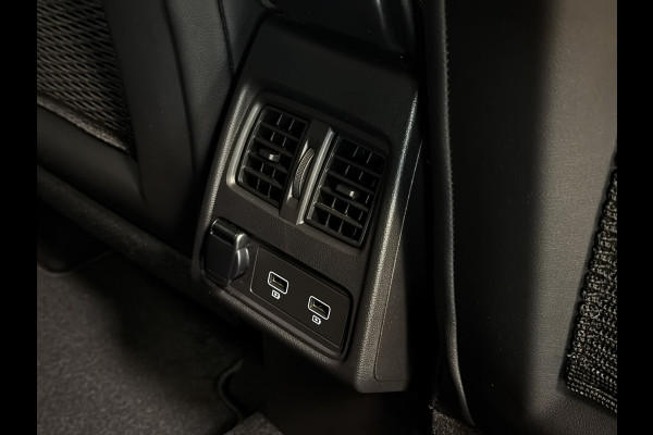 Renault Captur 1.3 TCe AUT 140 Edition ONE Groot Navi | Bose | 18"| Stuur & stoelverwarming | Camera | Volledig dealer onderhouden!