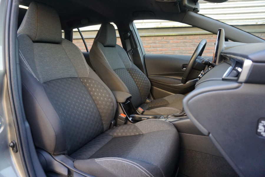 Toyota Corolla Touring Sports Hybrid 140 Active/NL.Auto/Digi-Dashboard/LED/Navi/ All-Season banden.