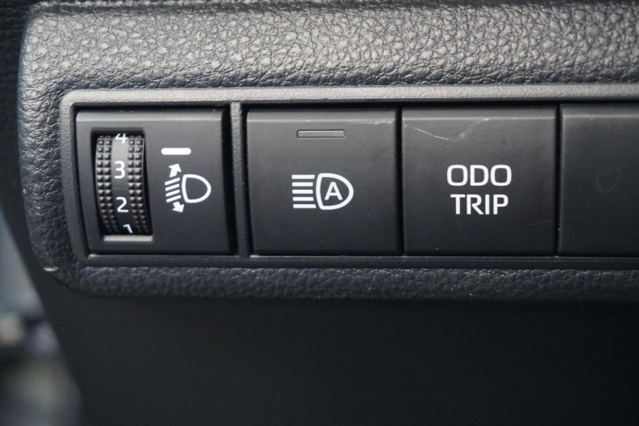 Toyota Corolla Touring Sports Hybrid 140 Active/NL.Auto/Digi-Dashboard/LED/Navi/ All-Season banden.