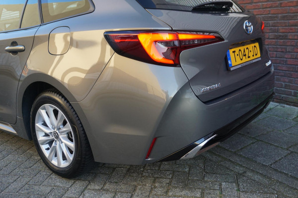 Toyota Corolla Touring Sports Hybrid 140 Active/NL.Auto/Digi-Dashboard/LED/Navi/ All-Season banden.