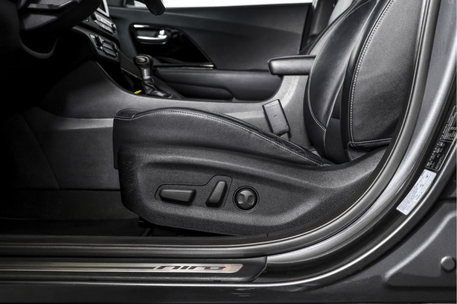 Kia Niro 1.6 GDi Hybrid 105 PK ExecutiveLine - Automaat | Adapt. Cruise | Stuur-+stoelverw. + Ventilatie | Elek. Stoel | PDC | Camera | NAV + App. Connect | ECC | Afn. Trekhaak | LM 18" |