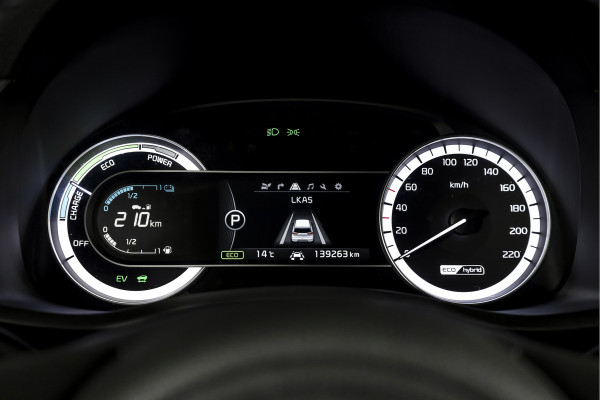 Kia Niro 1.6 GDi Hybrid 105 PK ExecutiveLine - Automaat | Adapt. Cruise | Stuur-+stoelverw. + Ventilatie | Elek. Stoel | PDC | Camera | NAV + App. Connect | ECC | Afn. Trekhaak | LM 18" |