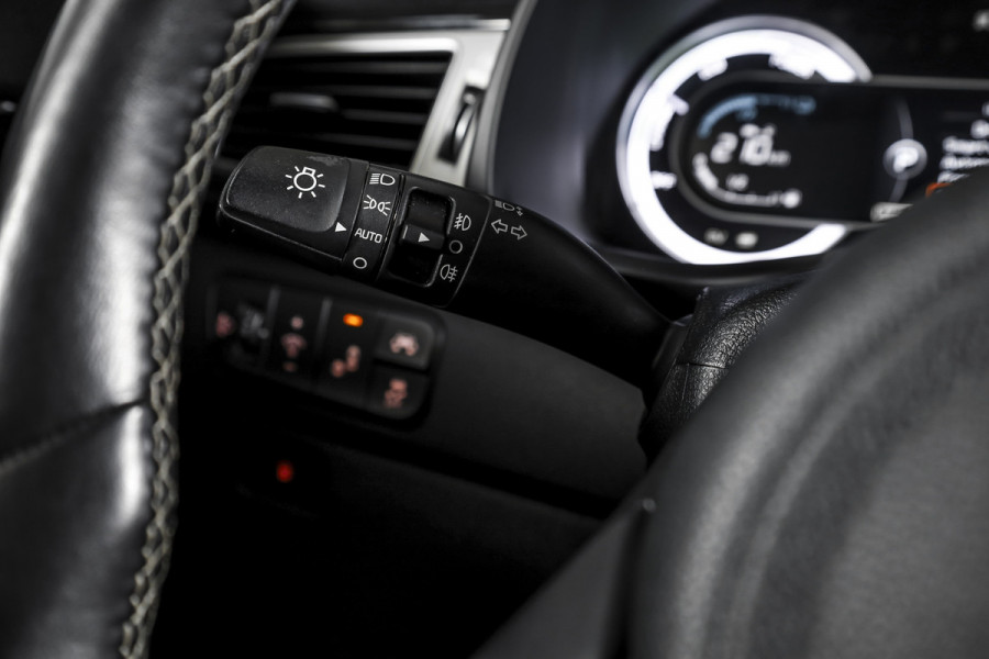 Kia Niro 1.6 GDi Hybrid 105 PK ExecutiveLine - Automaat | Adapt. Cruise | Stuur-+stoelverw. + Ventilatie | Elek. Stoel | PDC | Camera | NAV + App. Connect | ECC | Afn. Trekhaak | LM 18" |