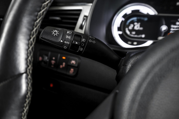 Kia Niro 1.6 GDi Hybrid 105 PK ExecutiveLine - Automaat | Adapt. Cruise | Stuur-+stoelverw. + Ventilatie | Elek. Stoel | PDC | Camera | NAV + App. Connect | ECC | Afn. Trekhaak | LM 18" |