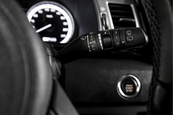 Kia Niro 1.6 GDi Hybrid 105 PK ExecutiveLine - Automaat | Adapt. Cruise | Stuur-+stoelverw. + Ventilatie | Elek. Stoel | PDC | Camera | NAV + App. Connect | ECC | Afn. Trekhaak | LM 18" |