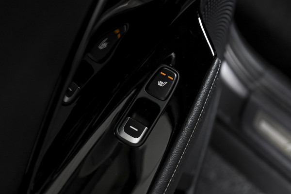 Kia Niro 1.6 GDi Hybrid 105 PK ExecutiveLine - Automaat | Adapt. Cruise | Stuur-+stoelverw. + Ventilatie | Elek. Stoel | PDC | Camera | NAV + App. Connect | ECC | Afn. Trekhaak | LM 18" |