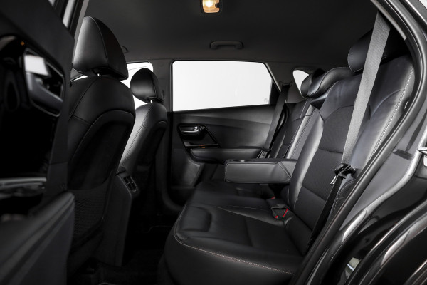 Kia Niro 1.6 GDi Hybrid 105 PK ExecutiveLine - Automaat | Adapt. Cruise | Stuur-+stoelverw. + Ventilatie | Elek. Stoel | PDC | Camera | NAV + App. Connect | ECC | Afn. Trekhaak | LM 18" |