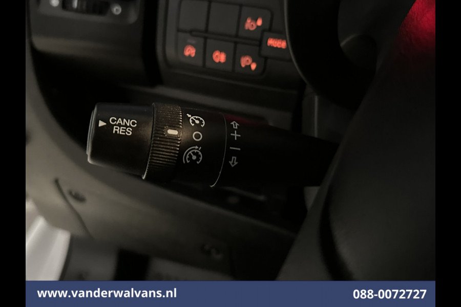 Peugeot Boxer 2.2 BlueHDi 141pk Bakwagen Laadklep Euro6 Airco | Cruisecontrol | 985kg laadvermogen Bijrijdersbank