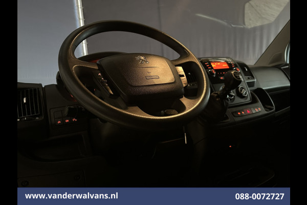 Peugeot Boxer 2.2 BlueHDi 141pk Bakwagen Laadklep Euro6 Airco | Cruisecontrol | 985kg laadvermogen Bijrijdersbank
