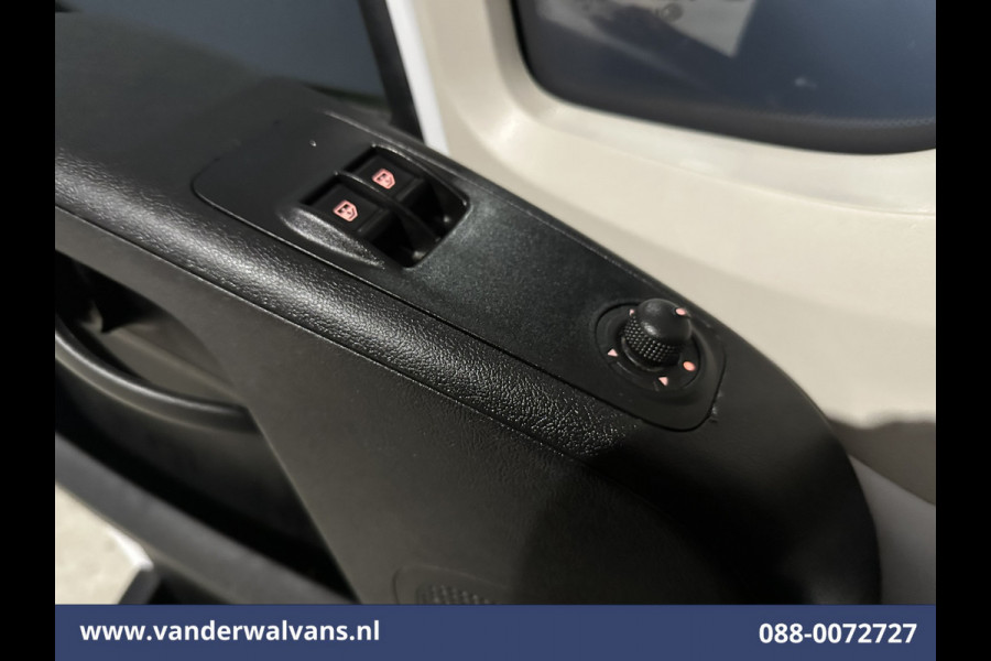 Peugeot Boxer 2.2 BlueHDi 141pk Bakwagen Laadklep Euro6 Airco | Cruisecontrol | 985kg laadvermogen Bijrijdersbank
