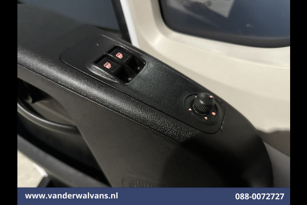 Peugeot Boxer 2.2 BlueHDi 141pk Bakwagen Laadklep Euro6 Airco | Cruisecontrol | 985kg laadvermogen Bijrijdersbank