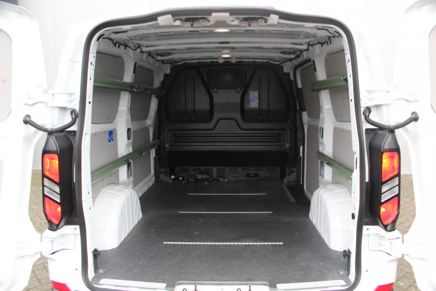 Ford Transit Custom 320 2.0-136 pk TDCI L1H1 Trend. Fabr. garantie tot 09-2028. Adaptive Cruise Control, Navigatie, Camera, PDC V+A, Apple Carplay/Android auto, LED verl., Laadruimte bekleed, Bijrijdersbank, Spiegel-, stoel en voorraamverw. etc.