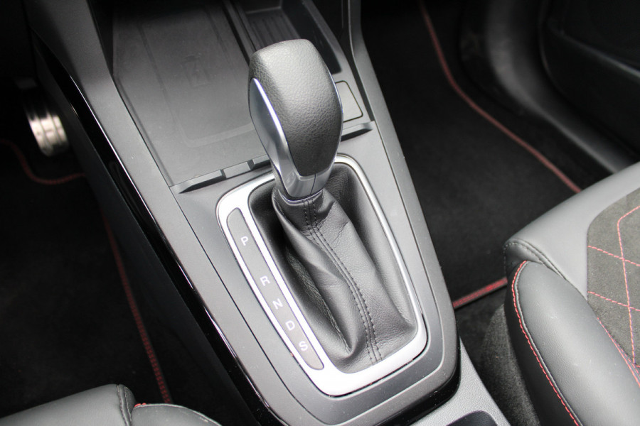 Ford Puma 1.0 EcoBoost Hybrid | Nieuw model | Panoramadak | Trekhaak | BLIS | Carplay | Camera  | Adaptieve cruise