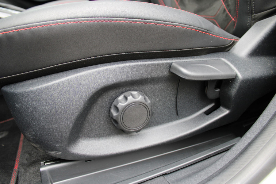 Ford Puma 1.0 EcoBoost Hybrid | Nieuw model | Panoramadak | Trekhaak | BLIS | Carplay | Camera  | Adaptieve cruise