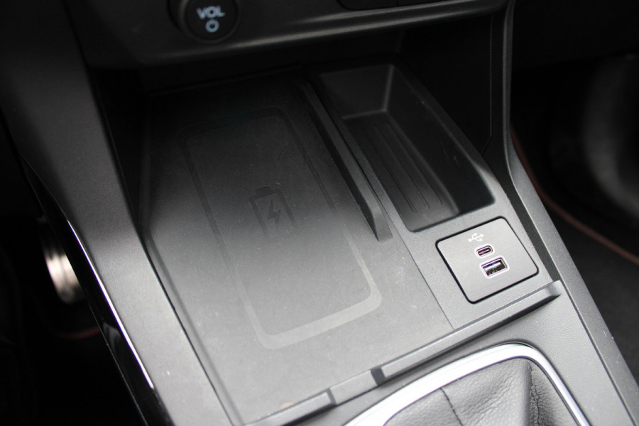 Ford Puma 1.0 EcoBoost Hybrid | Nieuw model | Panoramadak | Trekhaak | BLIS | Carplay | Camera  | Adaptieve cruise