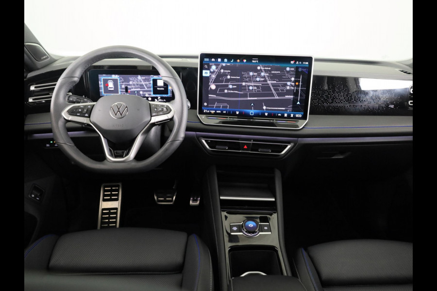 Volkswagen Tiguan 1.5 eHybrid R-Line Edition 272 pk Automaat (DSG) | Navigatie | Panoramadak | Parkeersensoren (Park assist) | Rondomzichtcamera | Lederen bekleding | Stoelverwarming v/a | Black Style pakket | R-Line |