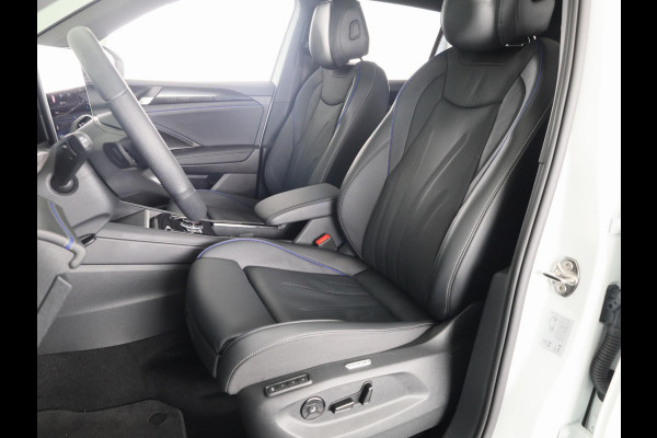 Volkswagen Tiguan 1.5 eHybrid R-Line Edition 272 pk Automaat (DSG) | Navigatie | Panoramadak | Parkeersensoren (Park assist) | Rondomzichtcamera | Lederen bekleding | Stoelverwarming v/a | Black Style pakket | R-Line |