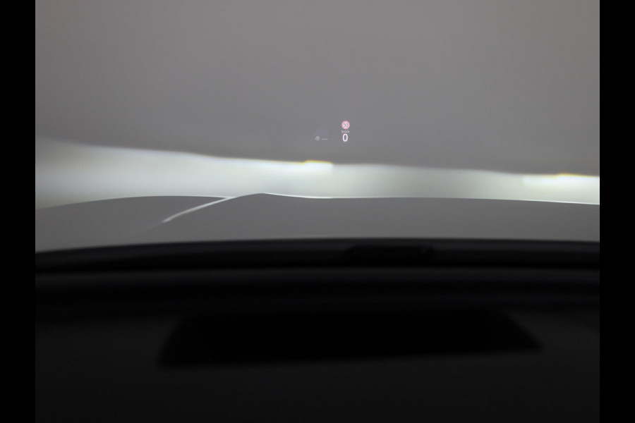 Volkswagen Tiguan 1.5 eHybrid R-Line Edition 272 pk Automaat (DSG) | Navigatie | Panoramadak | Parkeersensoren (Park assist) | Rondomzichtcamera | Lederen bekleding | Stoelverwarming v/a | Black Style pakket | R-Line |