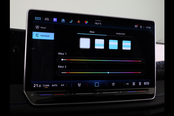 Volkswagen Tiguan 1.5 eHybrid R-Line Edition 272 pk Automaat (DSG) | Navigatie | Panoramadak | Parkeersensoren (Park assist) | Rondomzichtcamera | Lederen bekleding | Stoelverwarming v/a | Black Style pakket | R-Line |