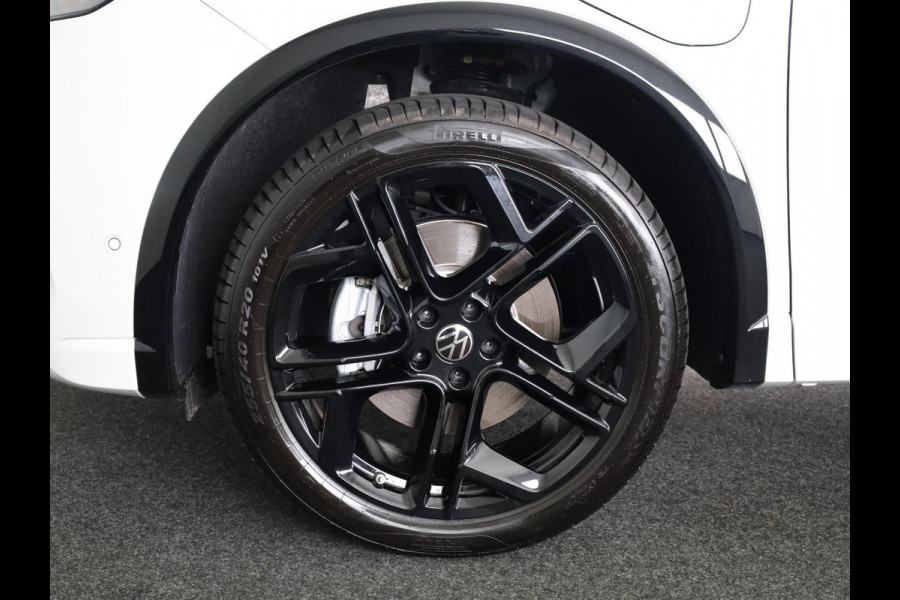 Volkswagen Tiguan 1.5 eHybrid R-Line Edition 272 pk Automaat (DSG) | Navigatie | Panoramadak | Parkeersensoren (Park assist) | Rondomzichtcamera | Lederen bekleding | Stoelverwarming v/a | Black Style pakket | R-Line |