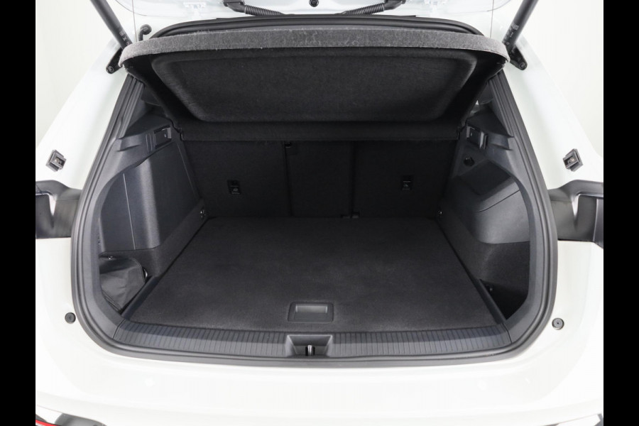 Volkswagen Tiguan 1.5 eHybrid R-Line Edition 272 pk Automaat (DSG) | Navigatie | Panoramadak | Parkeersensoren (Park assist) | Rondomzichtcamera | Lederen bekleding | Stoelverwarming v/a | Black Style pakket | R-Line |