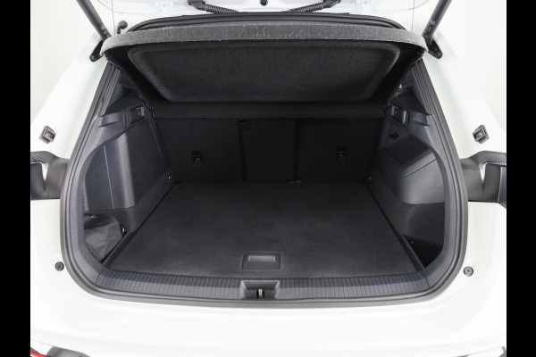 Volkswagen Tiguan 1.5 eHybrid R-Line Edition 272 pk Automaat (DSG) | Navigatie | Panoramadak | Parkeersensoren (Park assist) | Rondomzichtcamera | Lederen bekleding | Stoelverwarming v/a | Black Style pakket | R-Line |