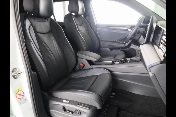 Volkswagen Tiguan 1.5 eHybrid R-Line Edition 272 pk Automaat (DSG) | Navigatie | Panoramadak | Parkeersensoren (Park assist) | Rondomzichtcamera | Lederen bekleding | Stoelverwarming v/a | Black Style pakket | R-Line |