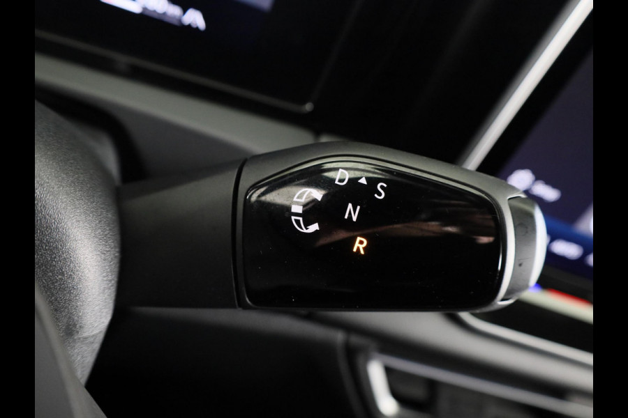 Volkswagen Tiguan 1.5 eHybrid R-Line Edition 272 pk Automaat (DSG) | Navigatie | Panoramadak | Parkeersensoren (Park assist) | Rondomzichtcamera | Lederen bekleding | Stoelverwarming v/a | Black Style pakket | R-Line |