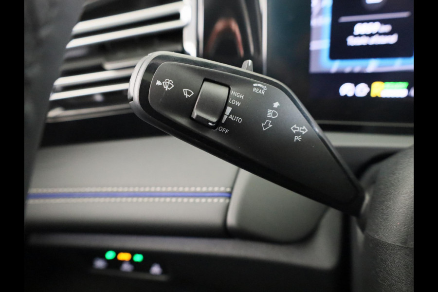 Volkswagen Tiguan 1.5 eHybrid R-Line Edition 272 pk Automaat (DSG) | Navigatie | Panoramadak | Parkeersensoren (Park assist) | Rondomzichtcamera | Lederen bekleding | Stoelverwarming v/a | Black Style pakket | R-Line |