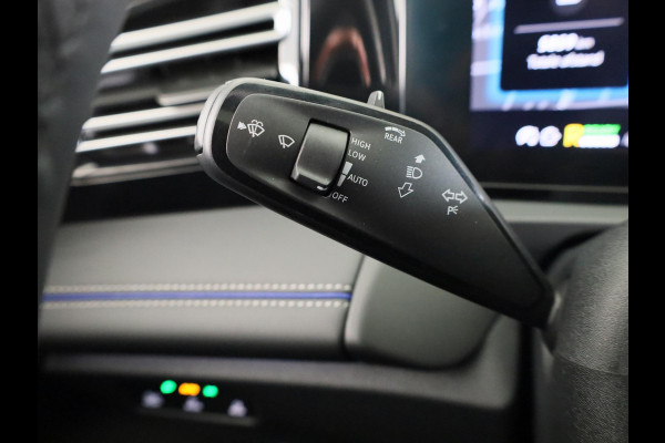 Volkswagen Tiguan 1.5 eHybrid R-Line Edition 272 pk Automaat (DSG) | Navigatie | Panoramadak | Parkeersensoren (Park assist) | Rondomzichtcamera | Lederen bekleding | Stoelverwarming v/a | Black Style pakket | R-Line |