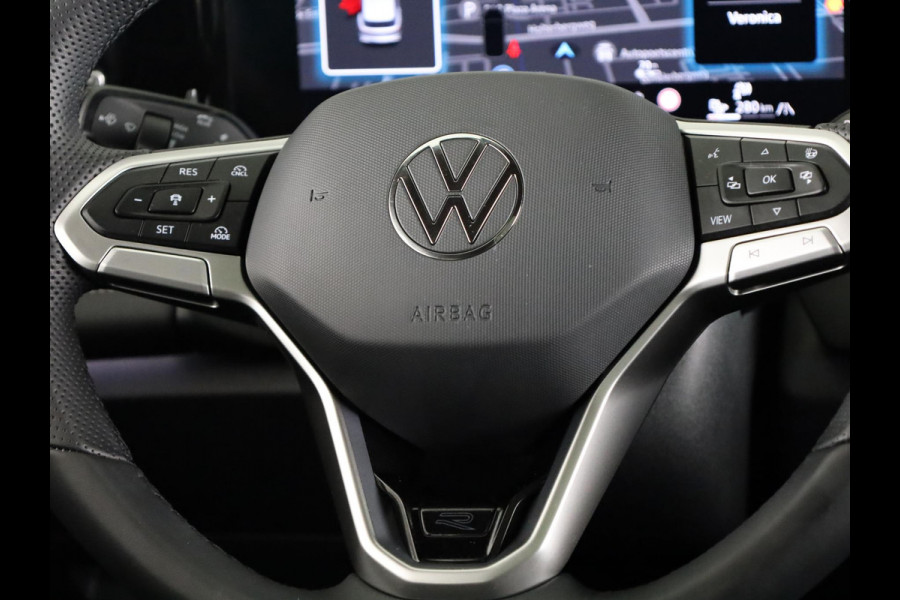 Volkswagen Tiguan 1.5 eHybrid R-Line Edition 272 pk Automaat (DSG) | Navigatie | Panoramadak | Parkeersensoren (Park assist) | Rondomzichtcamera | Lederen bekleding | Stoelverwarming v/a | Black Style pakket | R-Line |