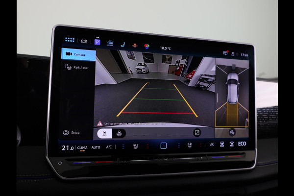 Volkswagen Tiguan 1.5 eHybrid R-Line Edition 272 pk Automaat (DSG) | Navigatie | Panoramadak | Parkeersensoren (Park assist) | Rondomzichtcamera | Lederen bekleding | Stoelverwarming v/a | Black Style pakket | R-Line |