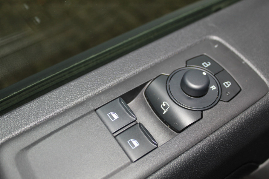 Ford Transit Custom 320 2.0-136 pk TDCI L1H1 Trend. Fabr. garantie tot 09-2028. Adaptive Cruise Control, Navigatie, Camera, PDC V+A, Apple Carplay/Android auto, LED verl., Laadruimte bekleed, Bijrijdersbank, Spiegel-, stoel en voorraamverw. etc.