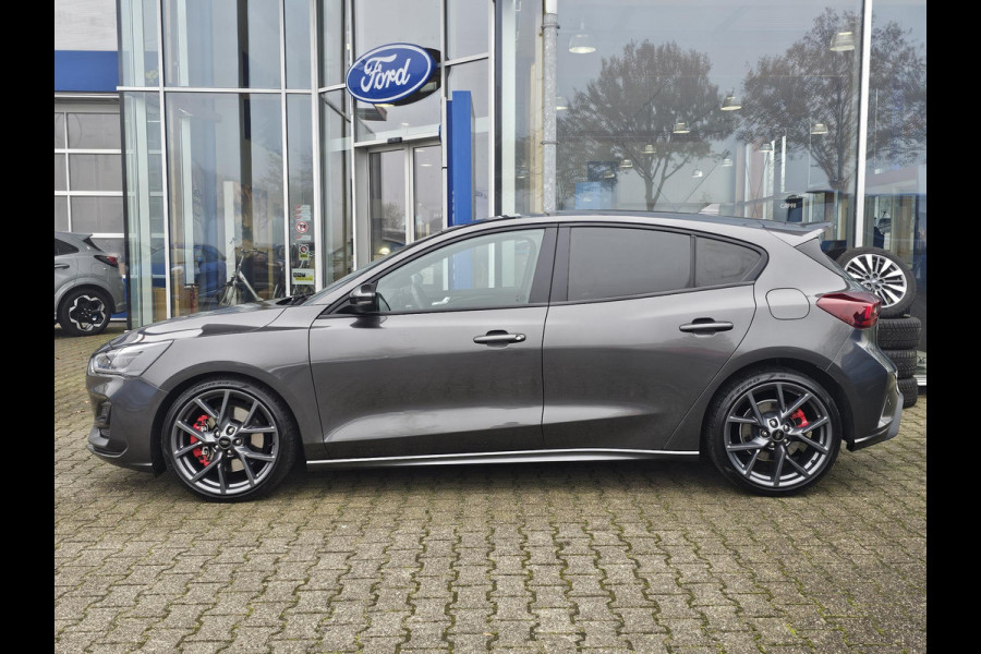 Ford Focus 2.3 EcoBoost ST-X | 280pk Automaat! | Winter Pack | AGR-stoelen | Camera | Bang&Olufsen | Head up Display | BLIS | Extra wielset!