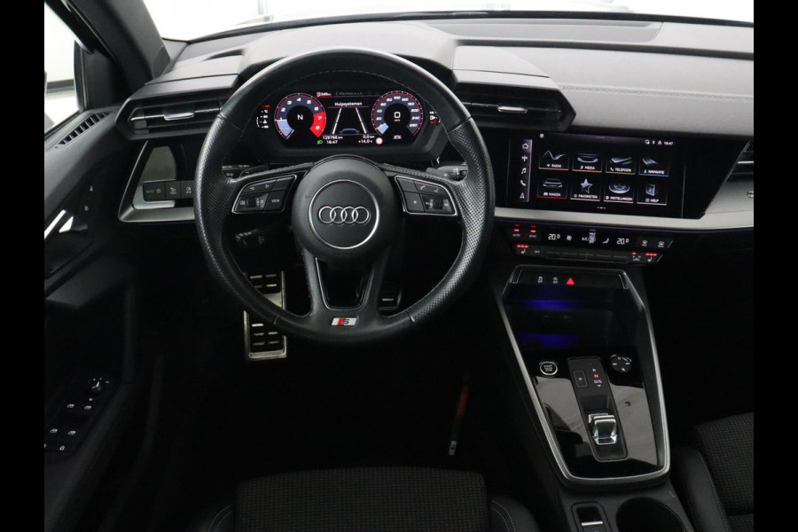 Audi A3 30 TFSI edition one | Stoelverwarming | Matrix LED | Virtual Cockpit | Carplay | Half leder | Navigatie | Parkeerhulp