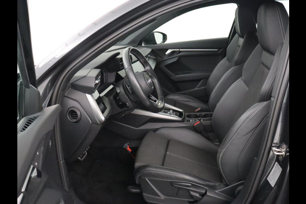 Audi A3 30 TFSI edition one | Stoelverwarming | Matrix LED | Virtual Cockpit | Carplay | Half leder | Navigatie | Parkeerhulp
