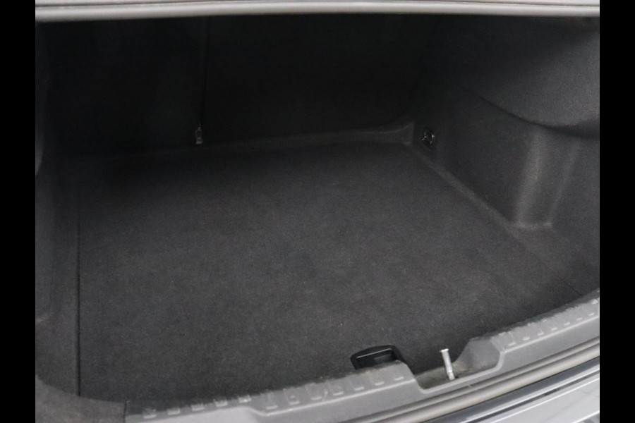 Audi A3 30 TFSI edition one | Stoelverwarming | Matrix LED | Virtual Cockpit | Carplay | Half leder | Navigatie | Parkeerhulp