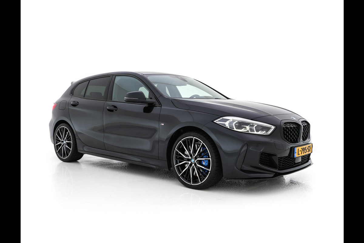 BMW 1-serie M135i xDrive M-Sportpack High Executive Aut. *ALCANTARA-MICROFIBRE | FULL-LED | HEATED-SPORTSEATS | SHIFT-PADDLES | DIGI-COCKPIT | HEAD-UP | NAVI-FULLMAP | DAB+ | PRIVACY-GLASS | AMBIENT-LIGHT | CARBON-INLAY | CARPLAY | 19''ALU*