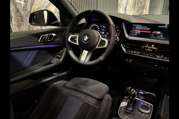 BMW 1-serie 118i M Sport|PANO|SFEER|ALCANTARA|KUIPSTOELEN|BOMVOL
