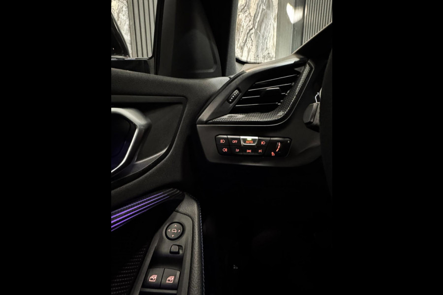 BMW 1-serie 118i M Sport|PANO|SFEER|ALCANTARA|KUIPSTOELEN|BOMVOL