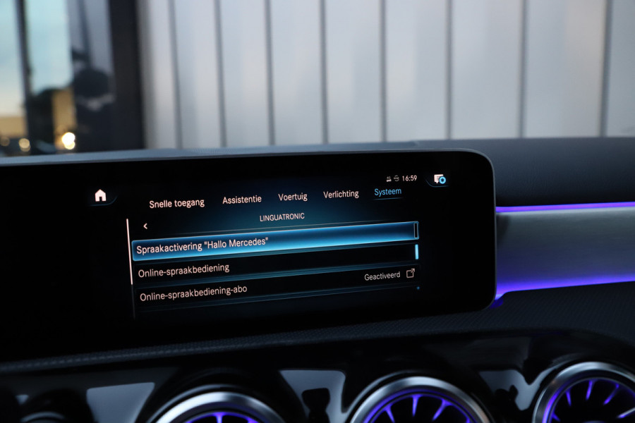 Mercedes-Benz A-Klasse 200 AMG Aut7 | 163PK | Pano | Keyless-go | Sfeerverlichting | Widescreen | Led | Stoelverw. | Camera | NL-Auto | 2018.