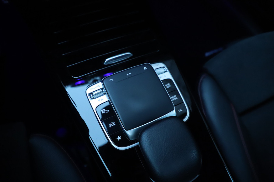 Mercedes-Benz A-Klasse 200 AMG Aut7 | 163PK | Pano | Keyless-go | Sfeerverlichting | Widescreen | Led | Stoelverw. | Camera | NL-Auto | 2018.