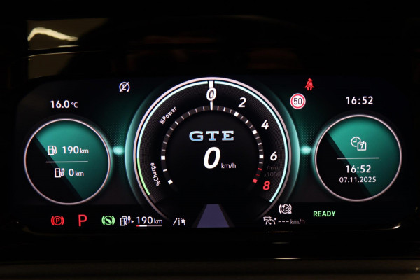 Volkswagen Golf 1.4 TSI GTE 245PK BLACKSTYLE /PANODAK/CARPLAY/ACC/LANEASSIST/VOL