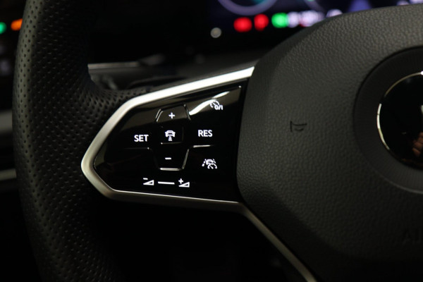 Volkswagen Golf 1.4 TSI GTE 245PK BLACKSTYLE /PANODAK/CARPLAY/ACC/LANEASSIST/VOL