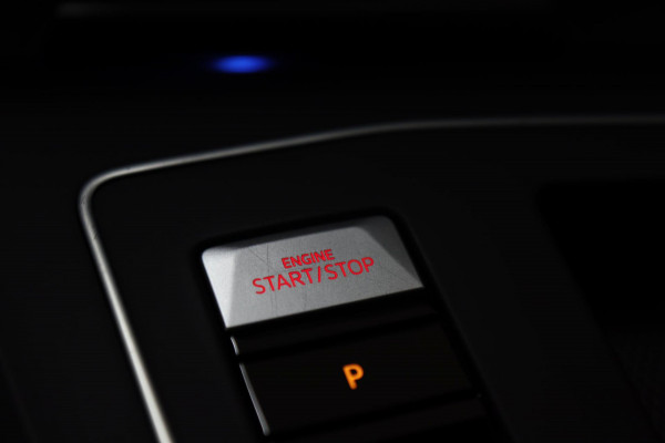 Volkswagen Golf 1.4 TSI GTE 245PK BLACKSTYLE /PANODAK/CARPLAY/ACC/LANEASSIST/VOL