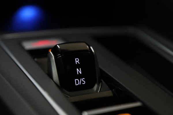 Volkswagen Golf 1.4 TSI GTE 245PK BLACKSTYLE /PANODAK/CARPLAY/ACC/LANEASSIST/VOL