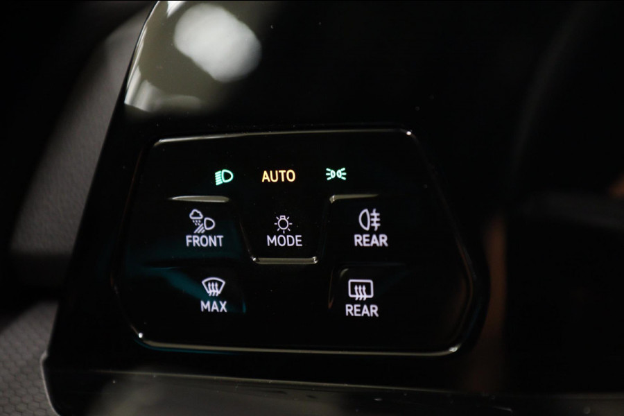 Volkswagen Golf 1.4 TSI GTE 245PK BLACKSTYLE /PANODAK/CARPLAY/ACC/LANEASSIST/VOL